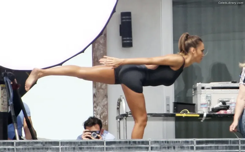 Jessica Alba photo 12 of 1748