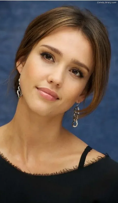 Jessica Alba photo 16 of 1748
