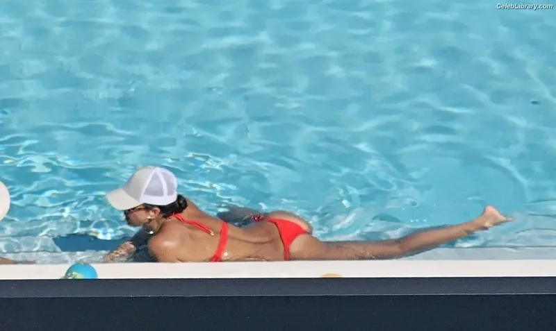 Jessica Alba photo 18 of 1748