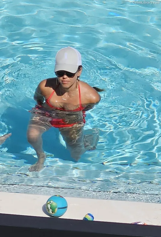 Jessica Alba photo 2 of 1748