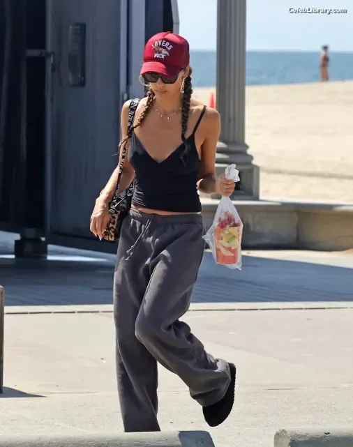 Jessica Alba photo 9 of 1748