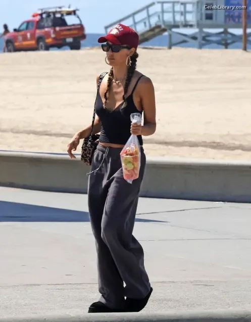 Jessica Alba photo 11 of 1748