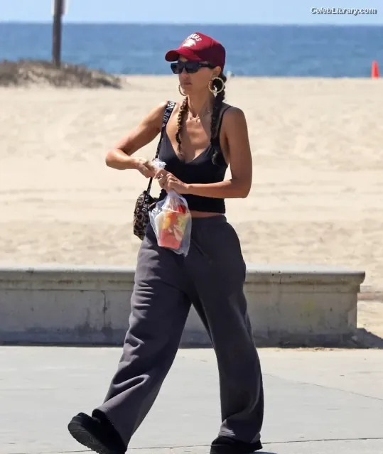 Jessica Alba photo 12 of 1748