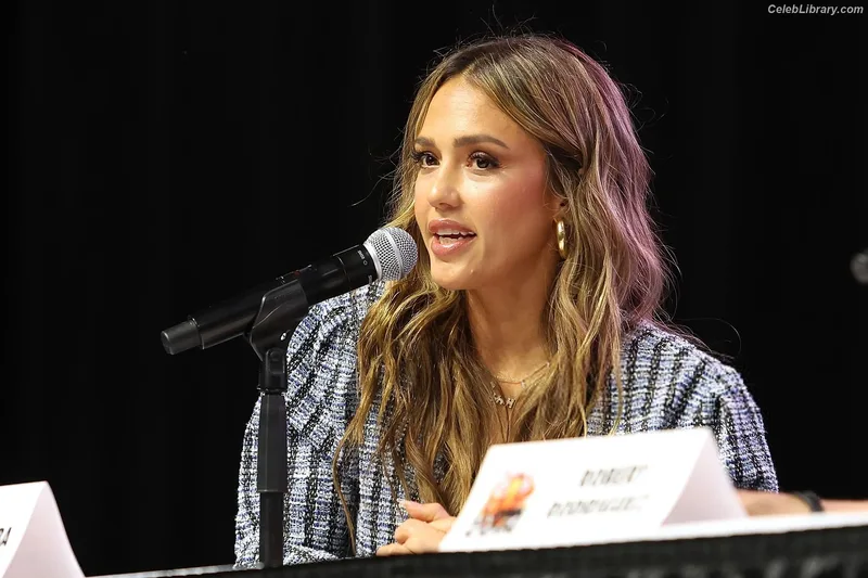 Jessica Alba photo 6 of 1748