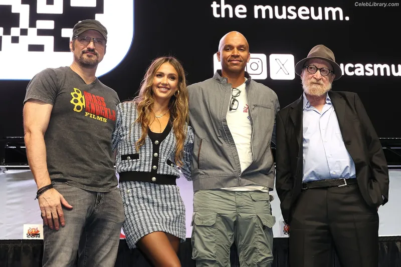 Jessica Alba photo 7 of 1748