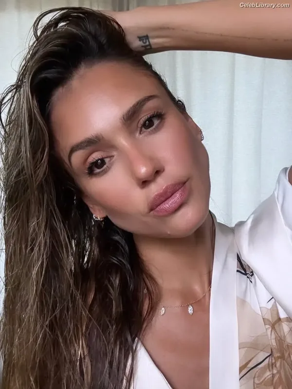 Jessica Alba photo 6 of 1748