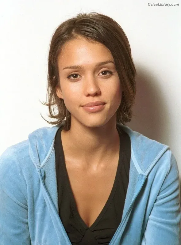 Jessica Alba photo 8 of 1748