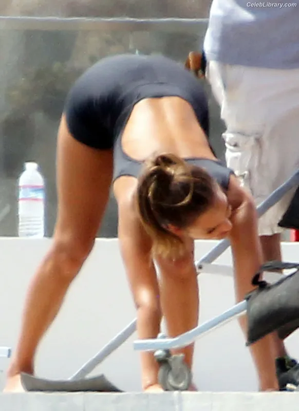 Jessica Alba photo 2 of 1748