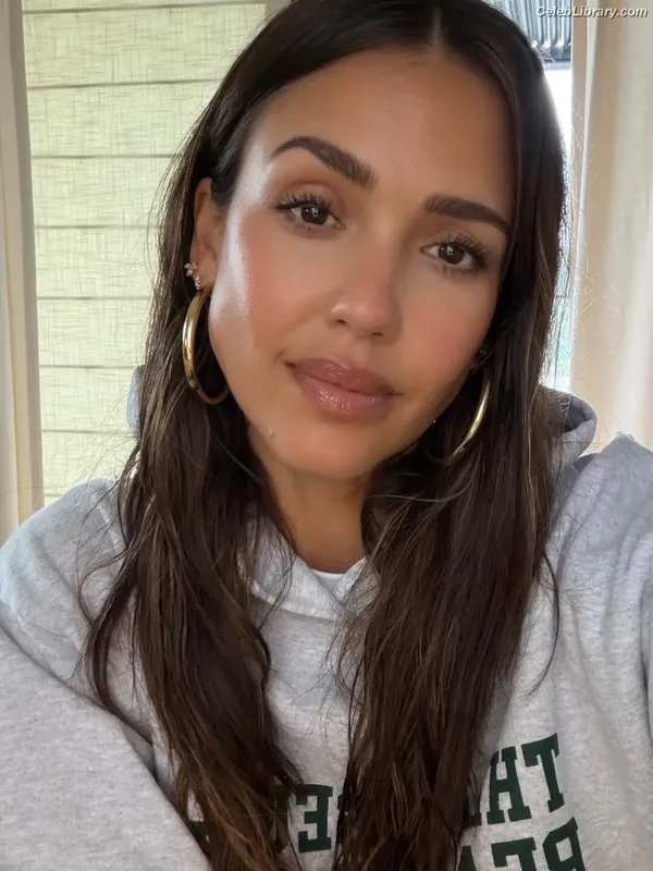 Jessica Alba photo 4 of 1748