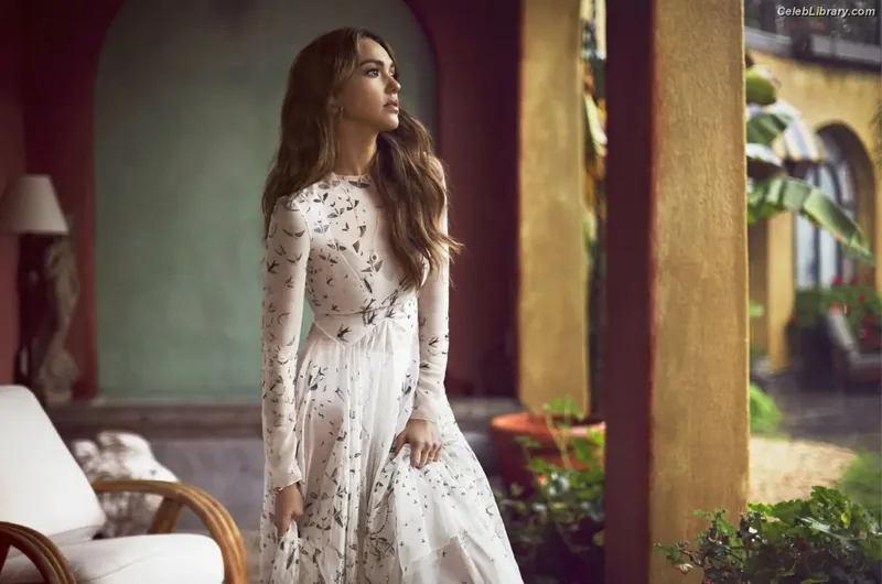 Jessica Alba photo 22 of 1748