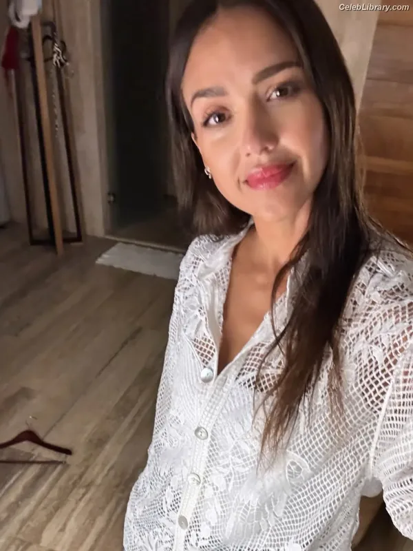 Jessica Alba photo 16 of 1748