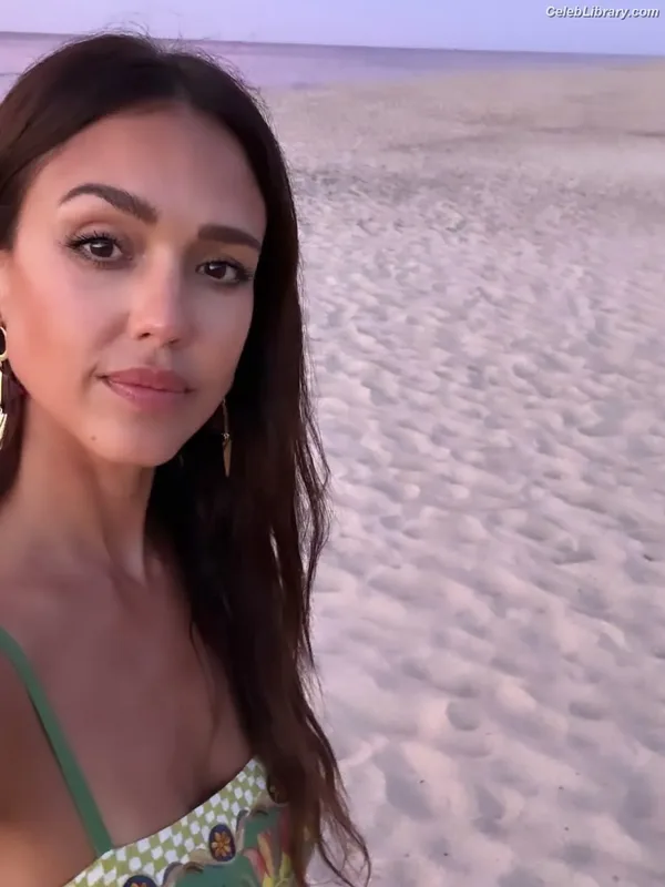 Jessica Alba photo 18 of 1748