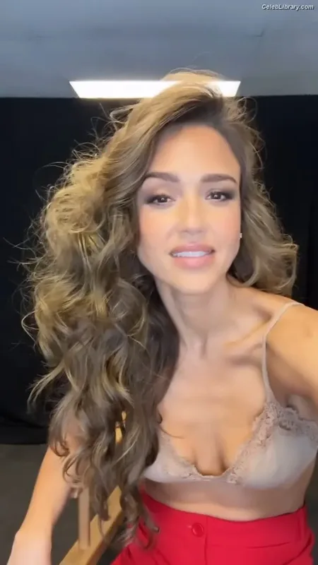 Jessica Alba photo 1 of 1748