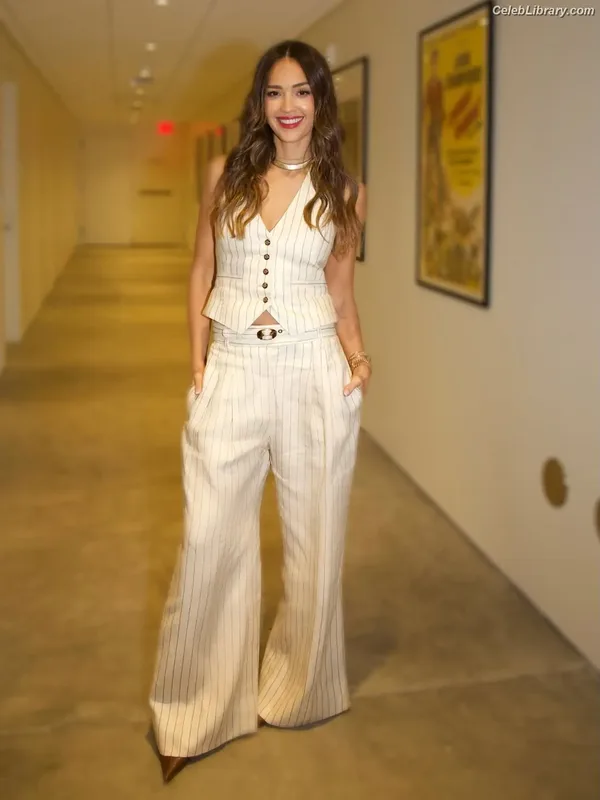 Jessica Alba photo 4 of 1748