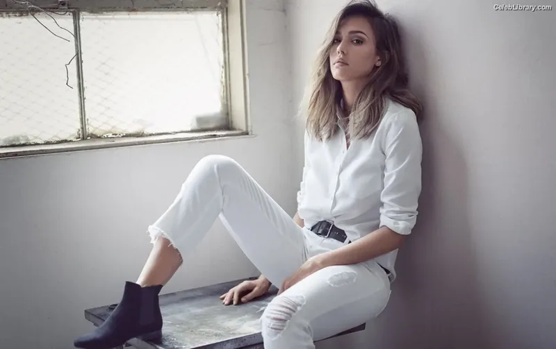 Jessica Alba photo 24 of 1748
