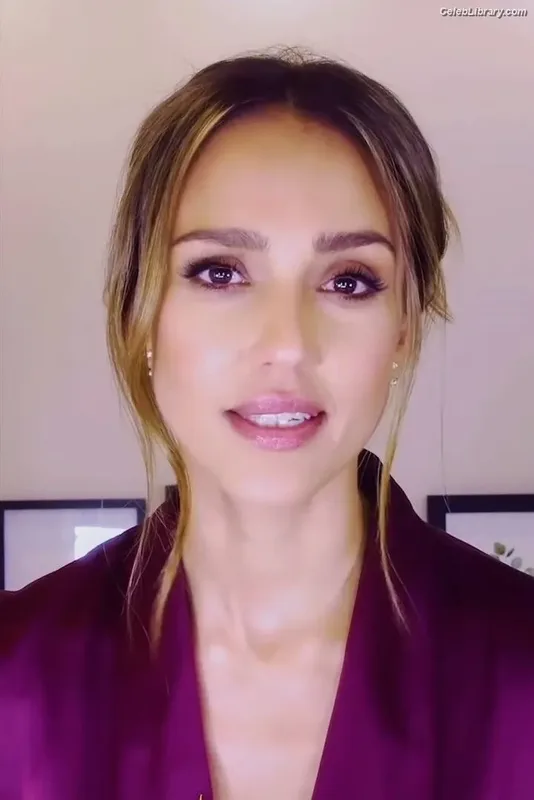 Jessica Alba photo 2 of 1748