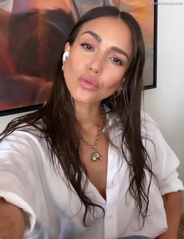 Jessica Alba photo 4 of 1748