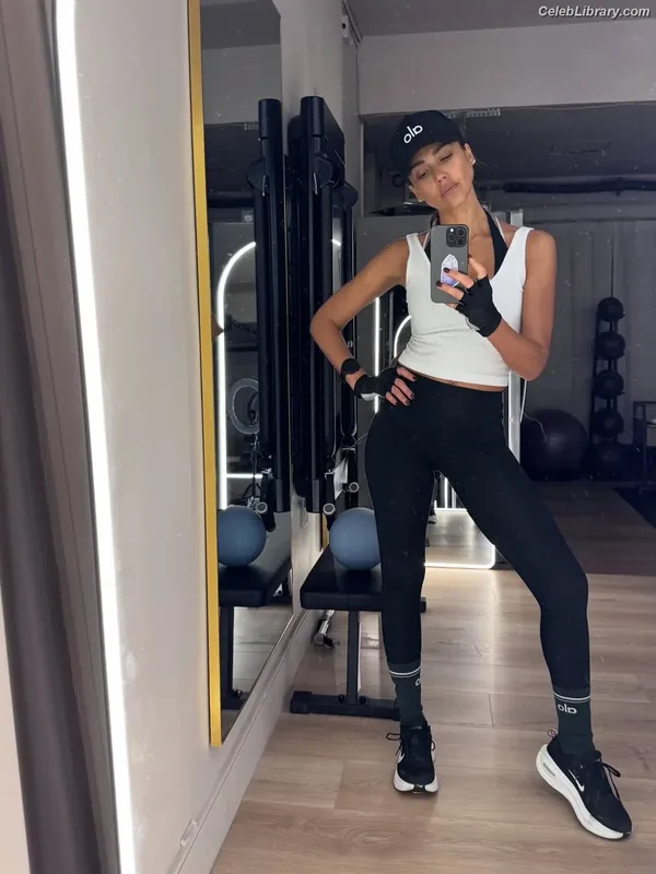 Jessica Alba photo 11 of 1748