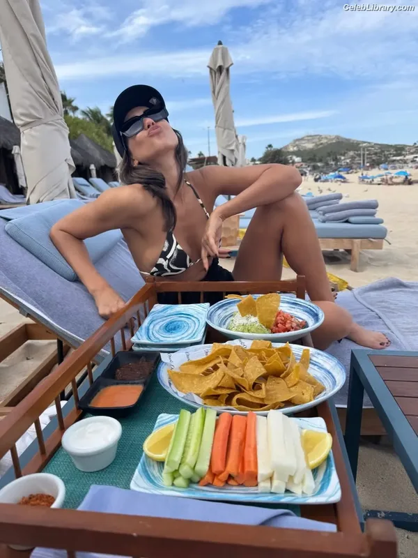 Jessica Alba photo 23 of 1748