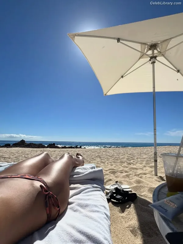 Jessica Alba photo 2 of 1748
