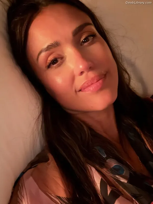 Jessica Alba photo 4 of 1748