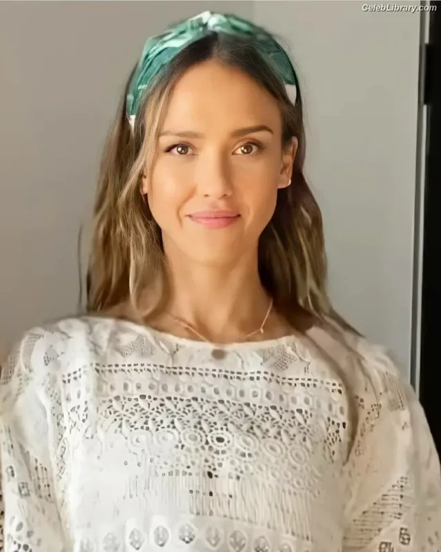 Jessica Alba photo 19 of 1748