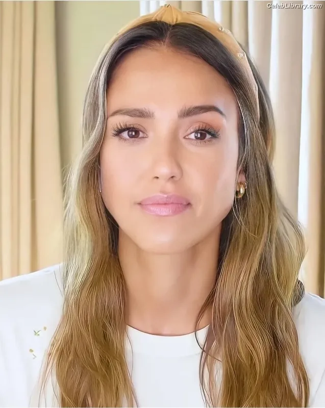 Jessica Alba photo 20 of 1748