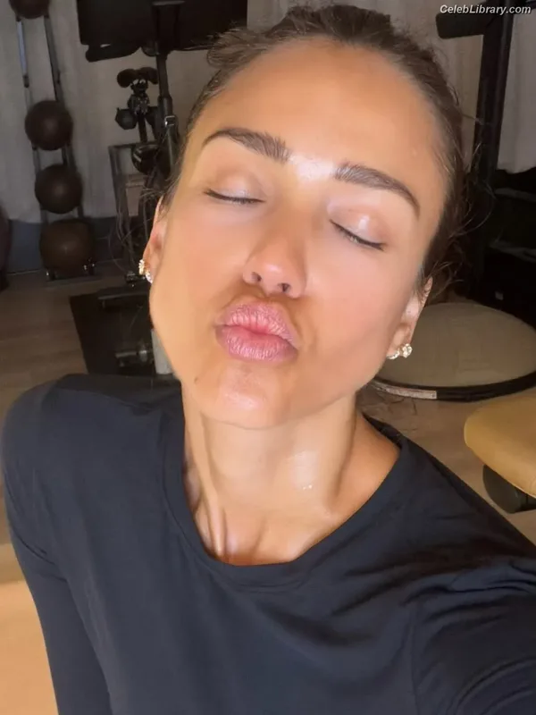 Jessica Alba photo 22 of 1748
