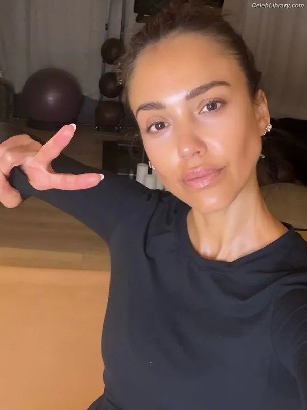 Jessica Alba photo 23 of 1748