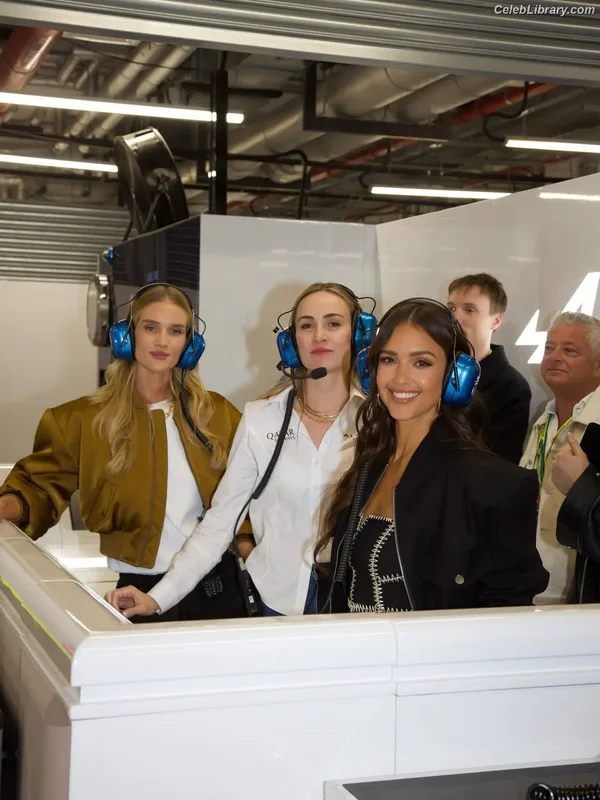 Jessica Alba photo 9 of 1748