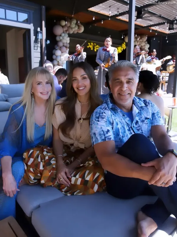 Jessica Alba photo 13 of 1748
