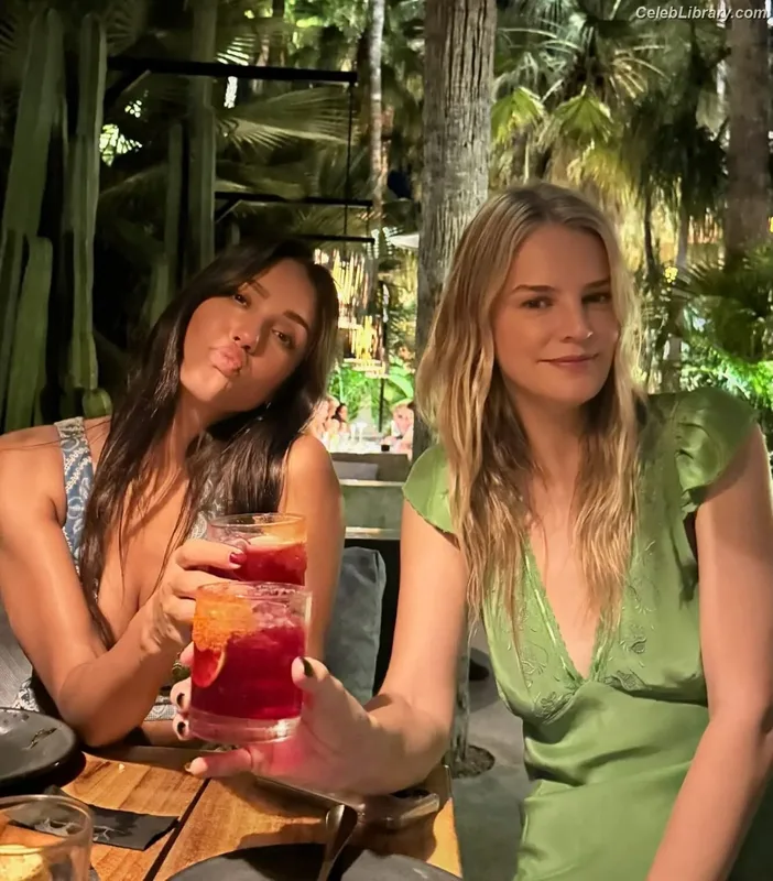 Jessica Alba photo 22 of 1748