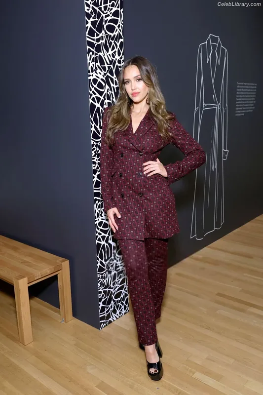 Jessica Alba photo 5 of 1748