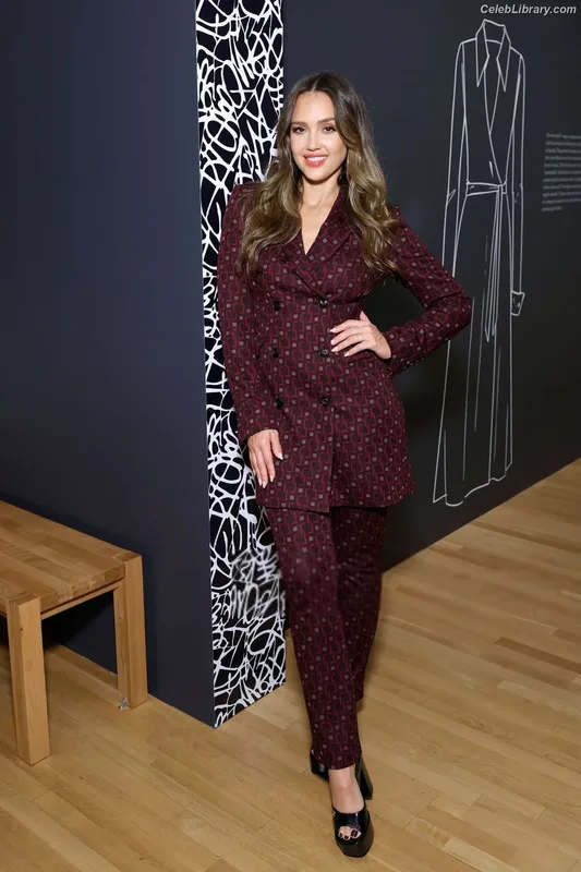 Jessica Alba photo 6 of 1748