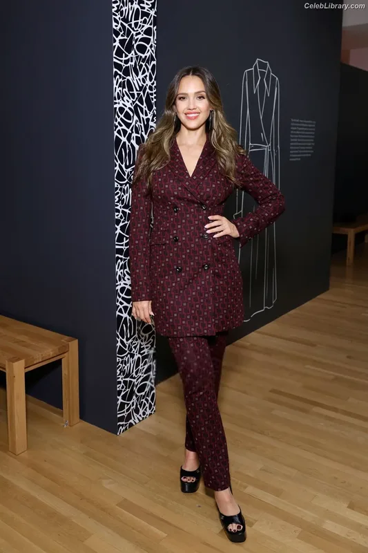Jessica Alba photo 12 of 1748