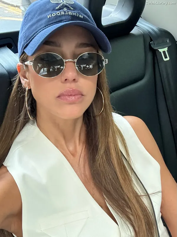 Jessica Alba photo 21 of 1748