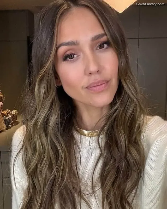 Jessica Alba photo 8 of 1748
