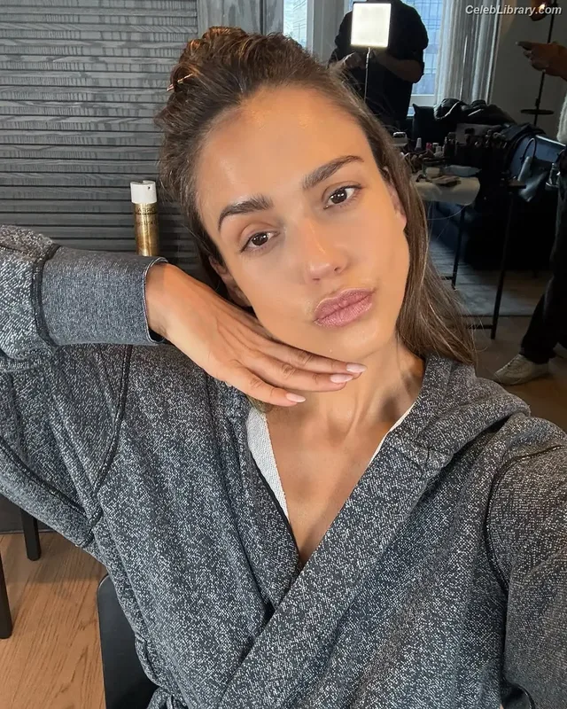 Jessica Alba photo 5 of 1748