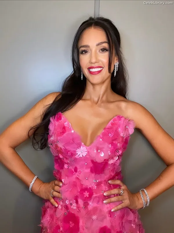 Jessica Alba photo 4 of 1748