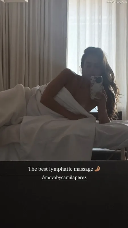 Jessica Alba photo 8 of 1748