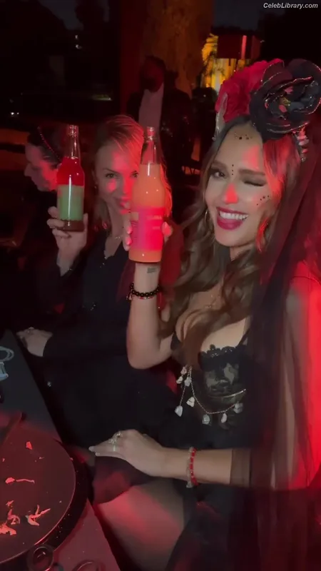 Jessica Alba photo 2 of 1748