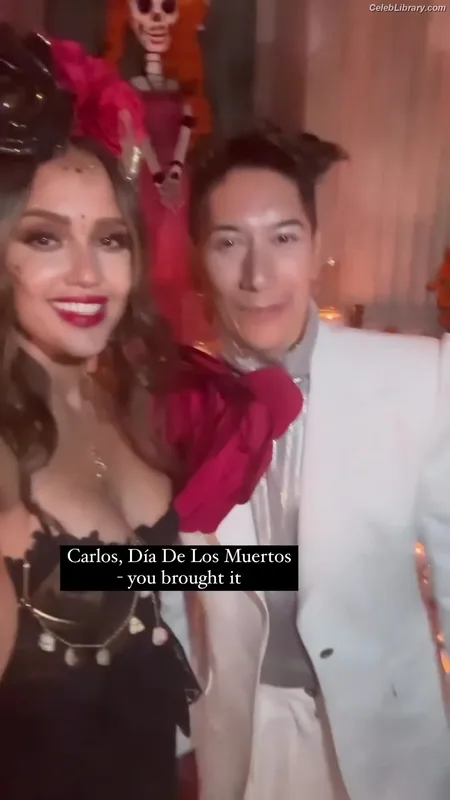 Jessica Alba photo 4 of 1748