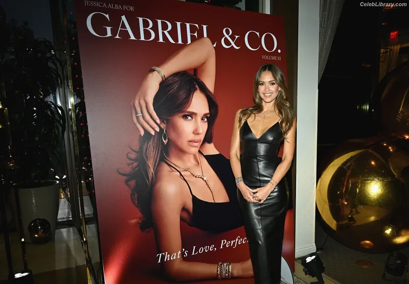 Jessica Alba photo 2 of 1748