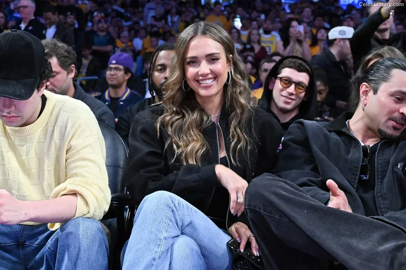 Jessica Alba photo 4 of 1748