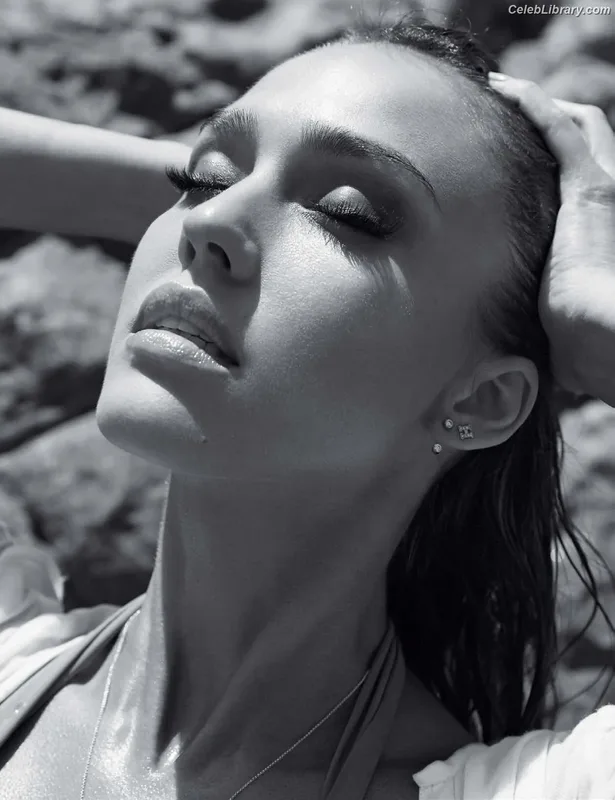 Jessica Alba photo 6 of 1748