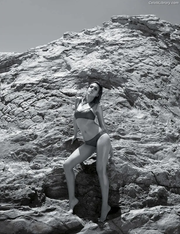 Jessica Alba photo 11 of 1748