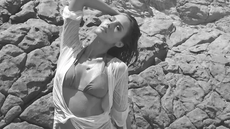 Jessica Alba photo 16 of 1748