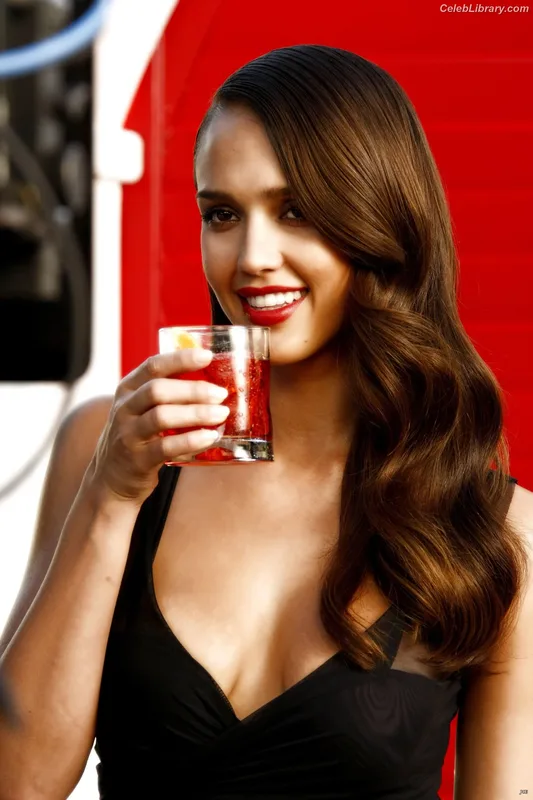 Jessica Alba photo 7 of 1748