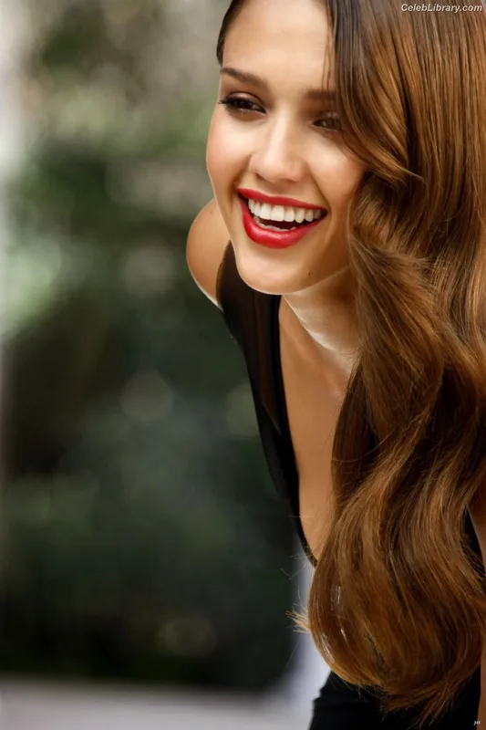 Jessica Alba photo 9 of 1748