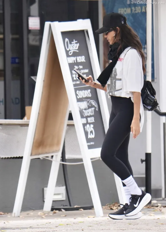 Jessica Alba photo 6 of 1748